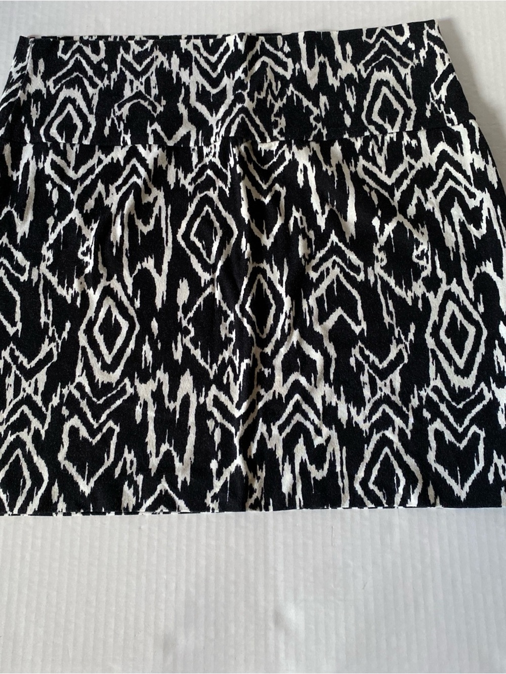 Vintage Women’s Mini Skirt Black And White Geometric Pattern Size M Ambiance